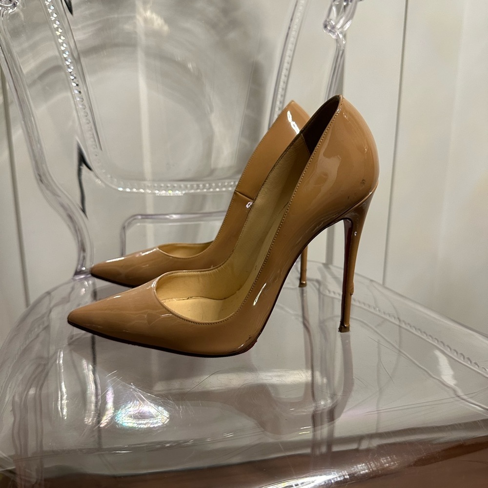 Christian Louboutin Nude So Kate (39.5)
